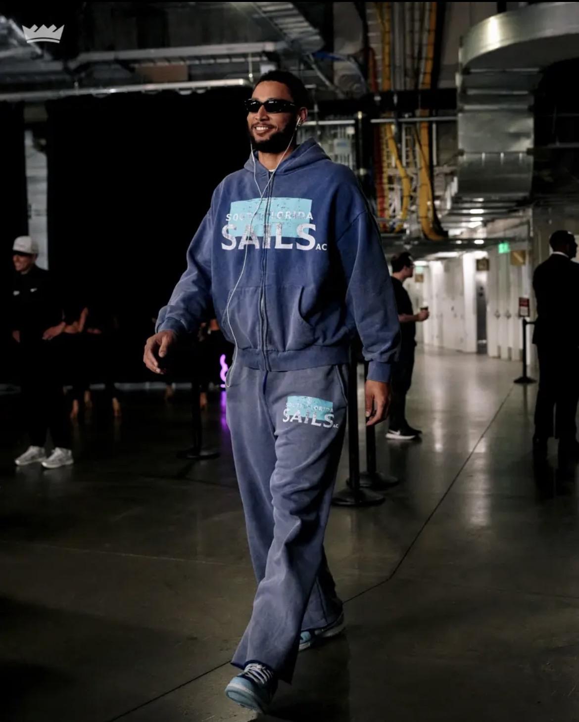 9分钟7分，西蒙斯回来了！西蒙斯终于重新站上NBA赛场。国王季前赛106比1