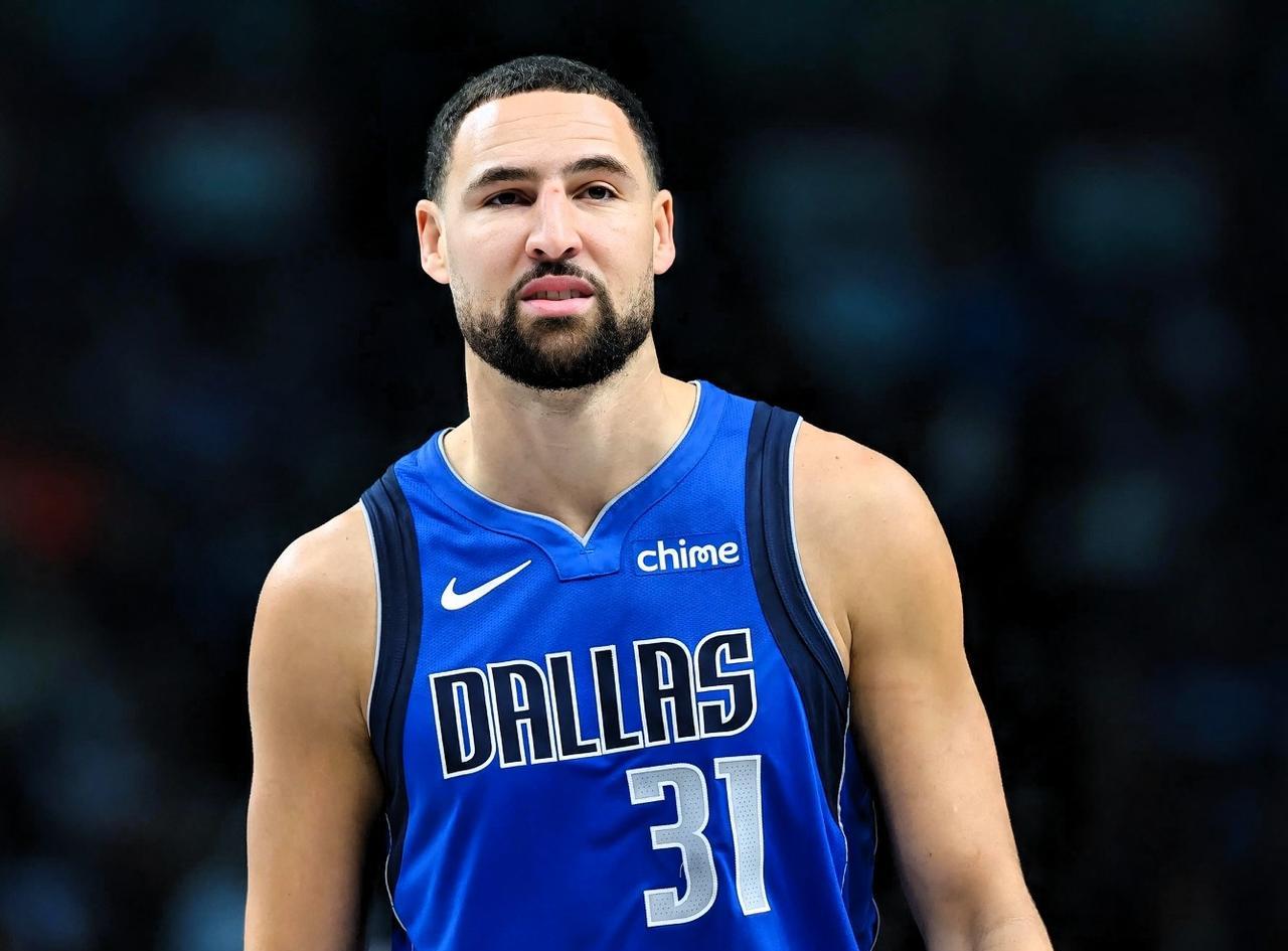 独行侠管理员真是毫无人情味啊！居然公开探索交易神射手汤普森。根据记者Bret