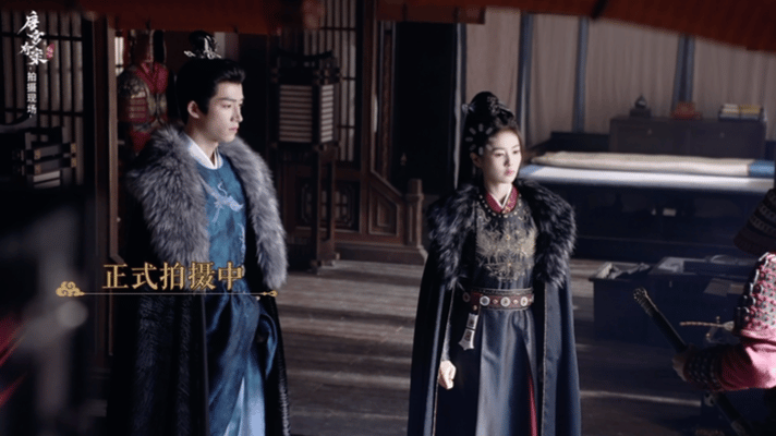 王星越没等到白鹿的那一眼从“为什么没看我”的疑惑，到笑作一团的片场日常，王星越