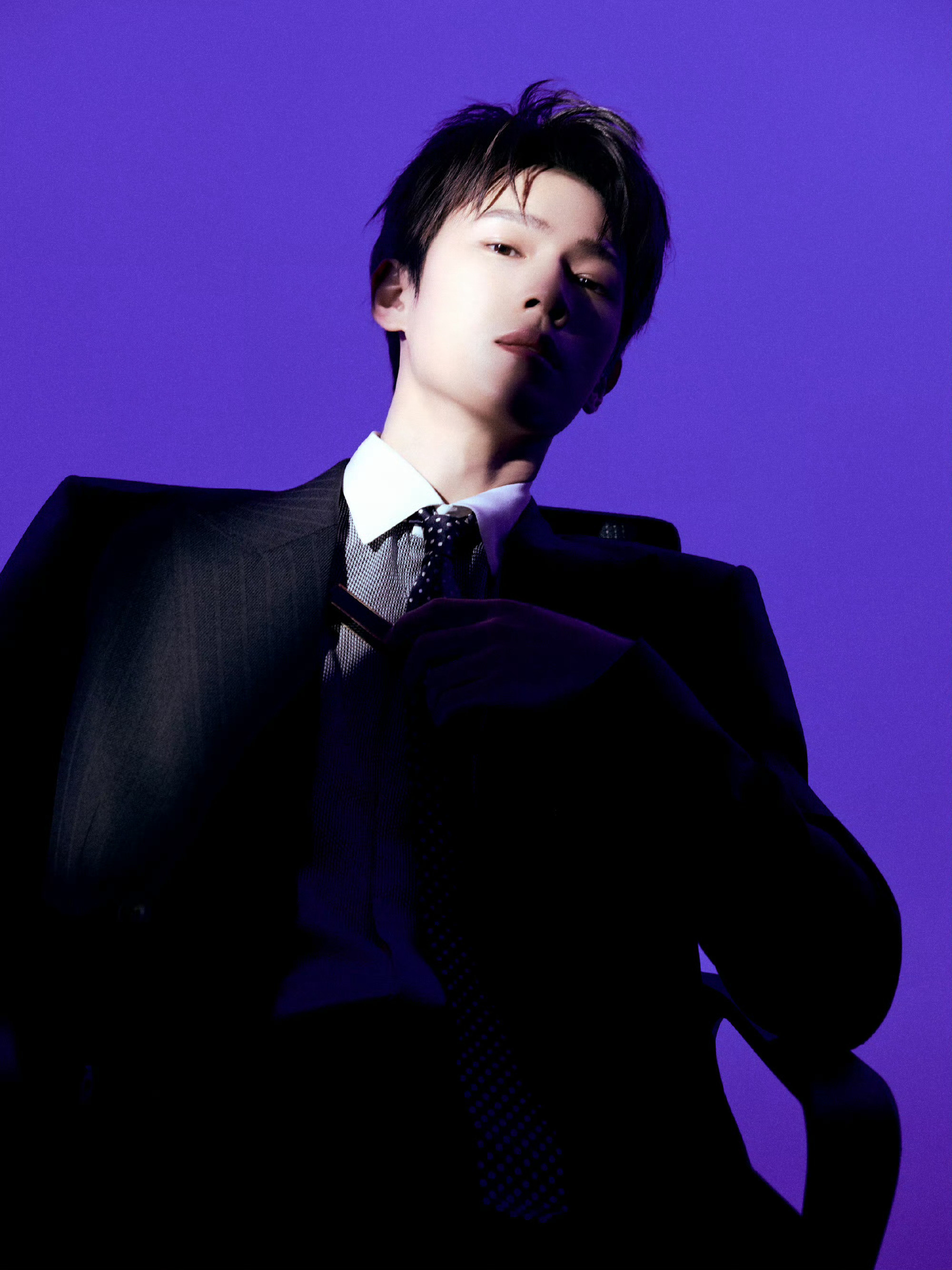 李昀锐手上好多伤手上真的好几处伤口啊看的我好心疼看的出来小林不想让我们看见伤