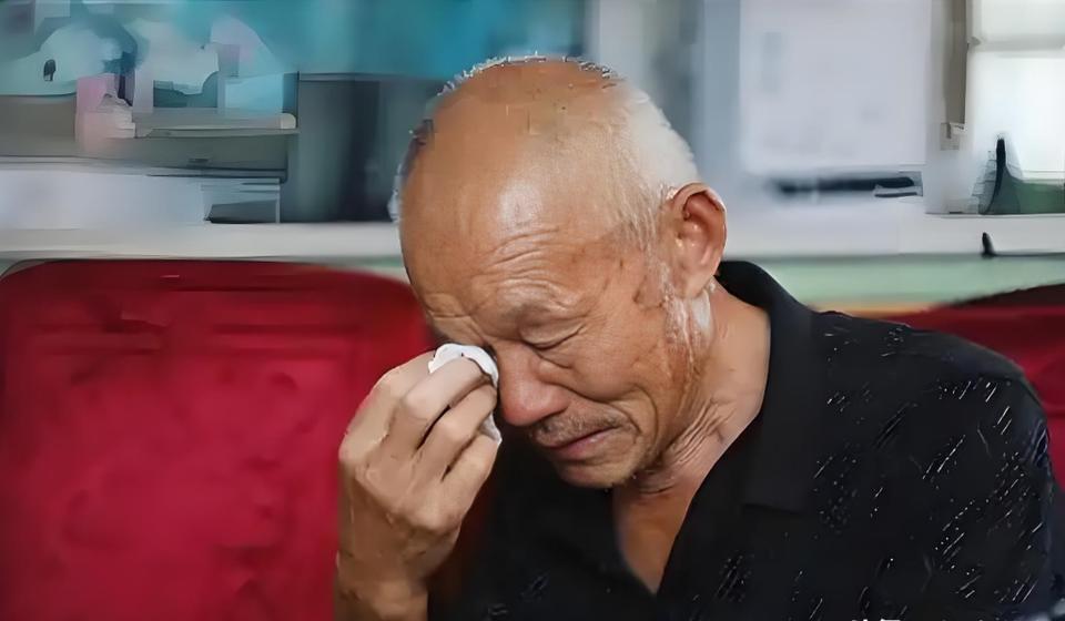 山东聊城，两兄弟早年分家，商量好老大养母亲、老二养父亲。母亲去世后，老大直接甩手