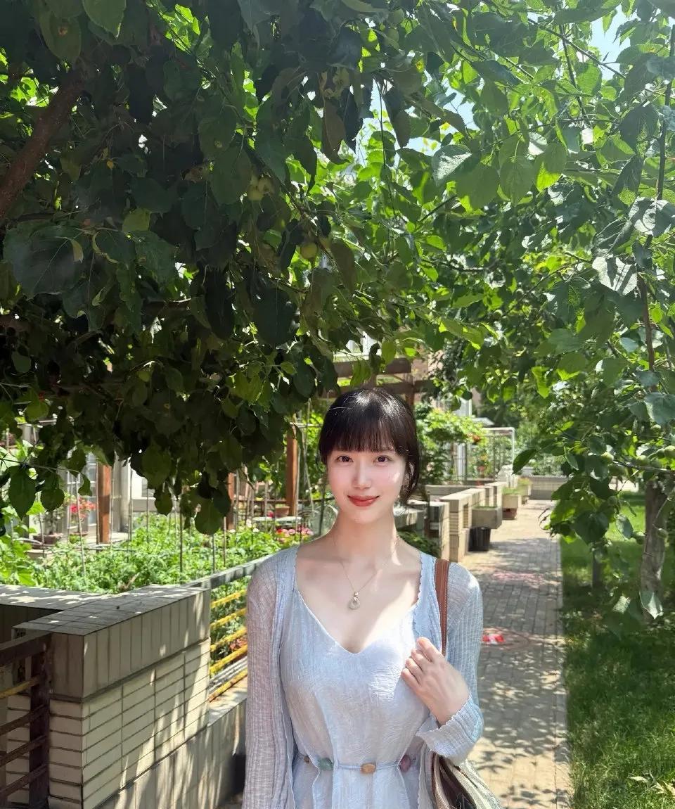 用一句什么样的话，能吸引到她的注意[狗头]