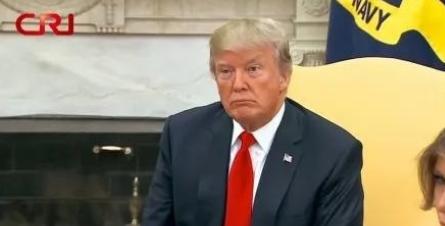 美国这下真是搬起石头砸自己的脚！当年把中国上千名外逃贪官当成香饽饽，拼了命护着不