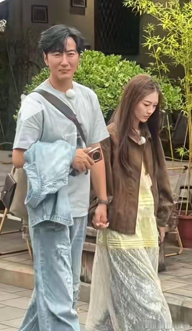高梓淇这次带着外号叫阿玲的现任女友，录制芒果台真人秀《爱的修学旅行》第二季，也是