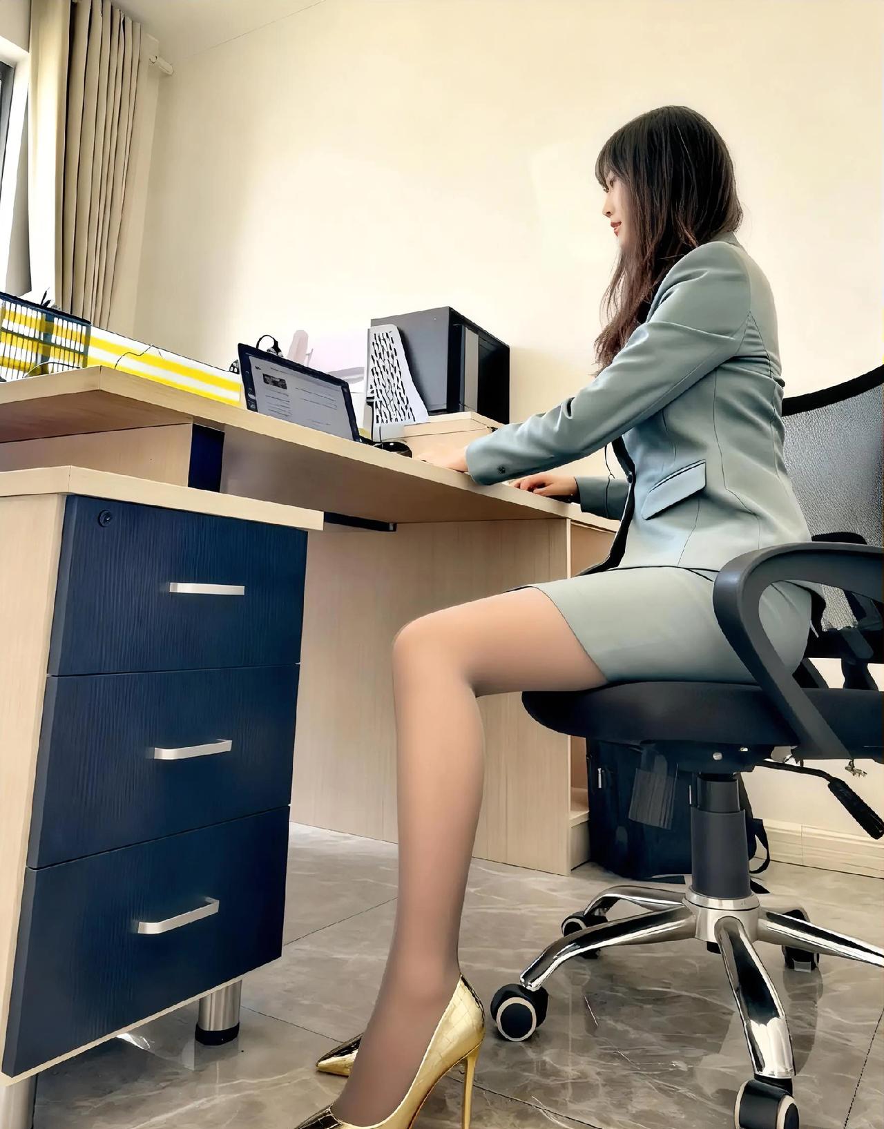 今日上班穿搭办公室上班穿搭