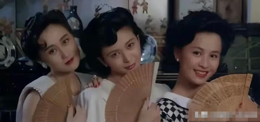 这样一看，年轻时候的利智确实是三个当中最美最有气质的一位，妩媚动人，甜美微笑，把
