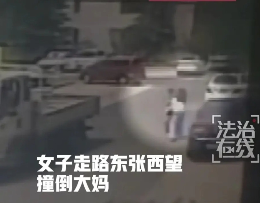 青岛大妈转身撞人案反转了，视频放出来了，原来法院的判决是公正的，只不过电视台和韩