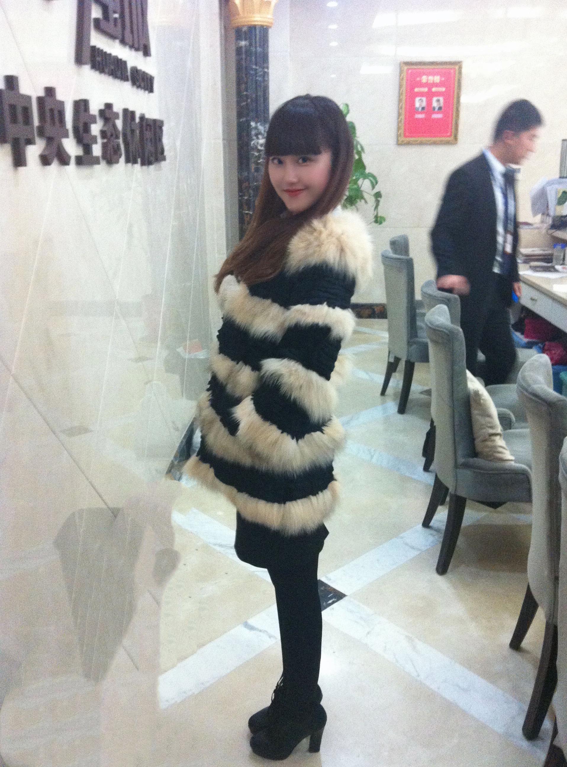 2012已是十三年前的事了，那会还穿着当年流行的恨天高防水台高跟鞋😂...