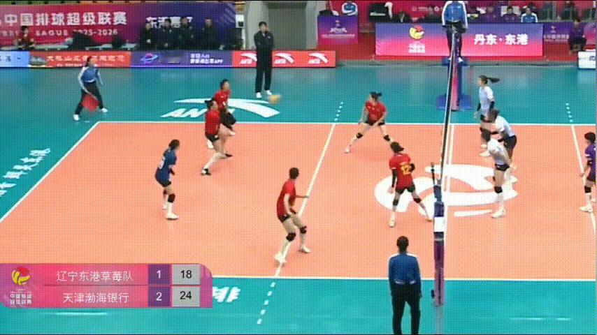 天津女排跟辽宁女排这场闹剧终于结束了，场上的小品真的太多了！辽宁女排换主帅，依然