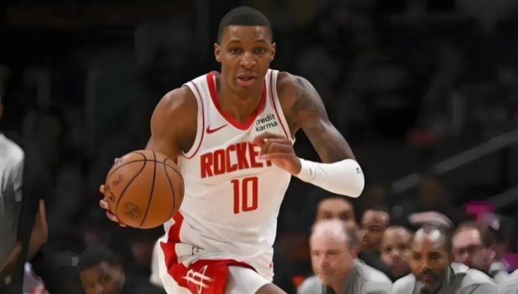 今年季后赛就是小贾大放异彩的时候去年因为种种原因乌度卡不给小贾时间。小贾在有