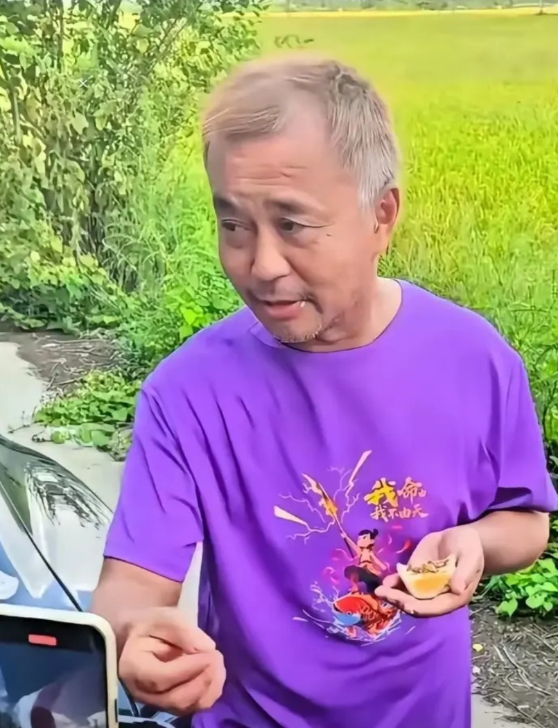沈巍已经出现在社会上，该单位应该高调主动出面去找沈巍进行沟通谈论一下，作出正确合