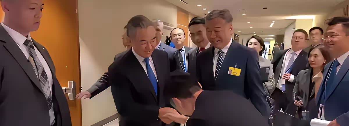 俄乌战争：中方宣称：“始终站在和平的一方，站在公平正义的一方。”美方表示