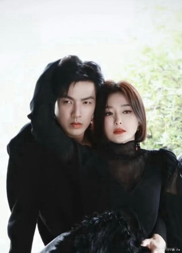 秦岚钟汉良这组写真CP感直接拉满，成熟风的俊男靓女，路人看了都说绝配