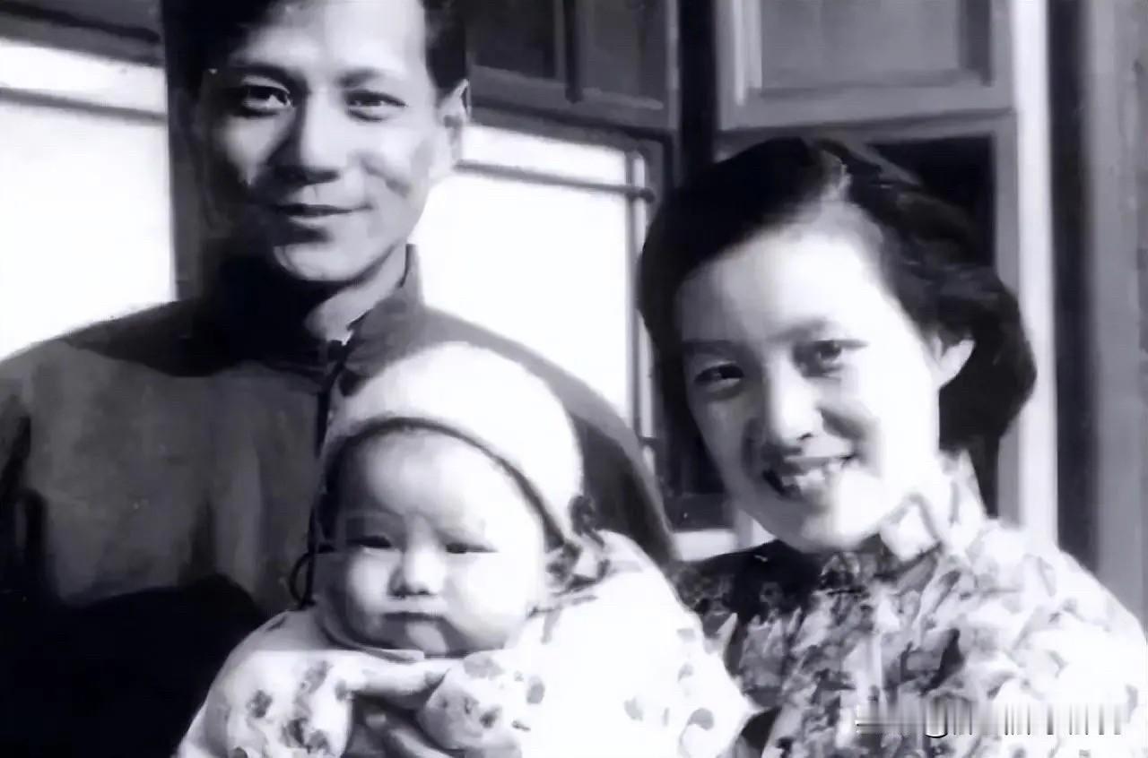 洪晃说，就因为父亲洪彦君晚年被人蛊惑和怂恿，写了一本书来中伤她妈妈，造谣她妈妈章