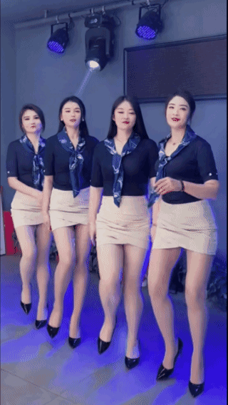 三个女人一台戏，四个女人惹人迷！个个身材魔幻长发飘飘，高挑美腿凝脂肌肤！