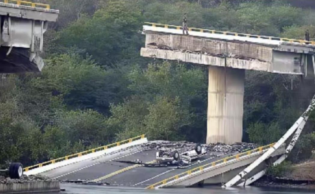 山洪来袭桥梁轰然垮塌，62人遇难，问题到底出在哪？答案不是一句“雨太大了