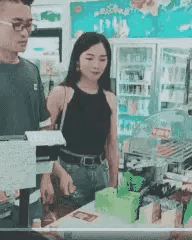 店员：拿来吧，我忍你很久了。