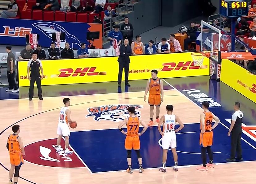 7人得分上双豪取18连胜，福建尽力了！上海久事VS福建男篮；一个稳坐榜首独孤求