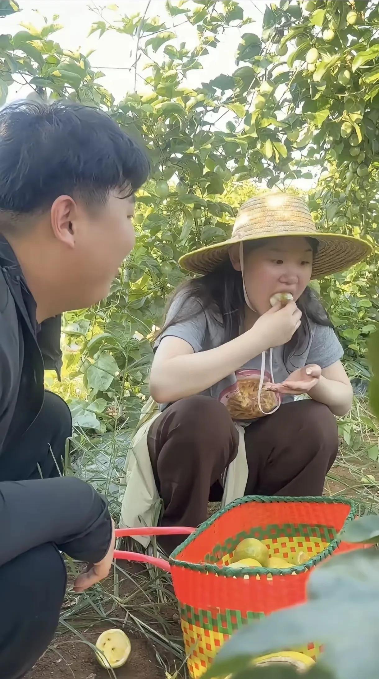 张家齐最近挺有意思的，感觉她身上自带一种“切换模式”的本事。一到北京，整个人就变