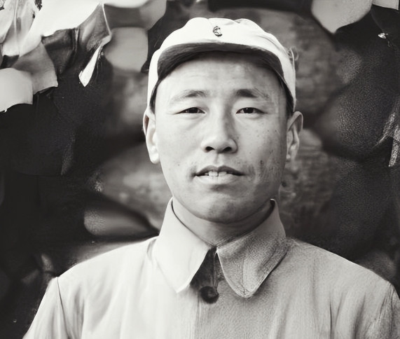 1943年，八路军军区副司令黄骅正开会，手枪队长冯冠奎走进来，拔枪击倒黄骅，其他