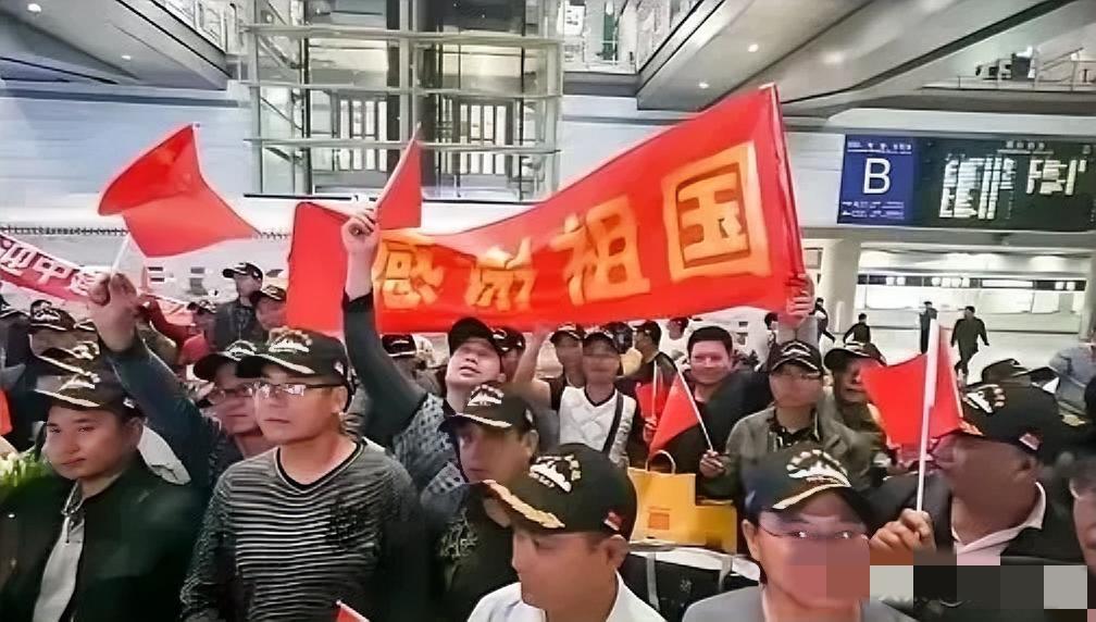 平时骂祖国，跑路找祖国？没这规矩那边炮弹满天飞，这边撤侨专车到了。台湾同胞想