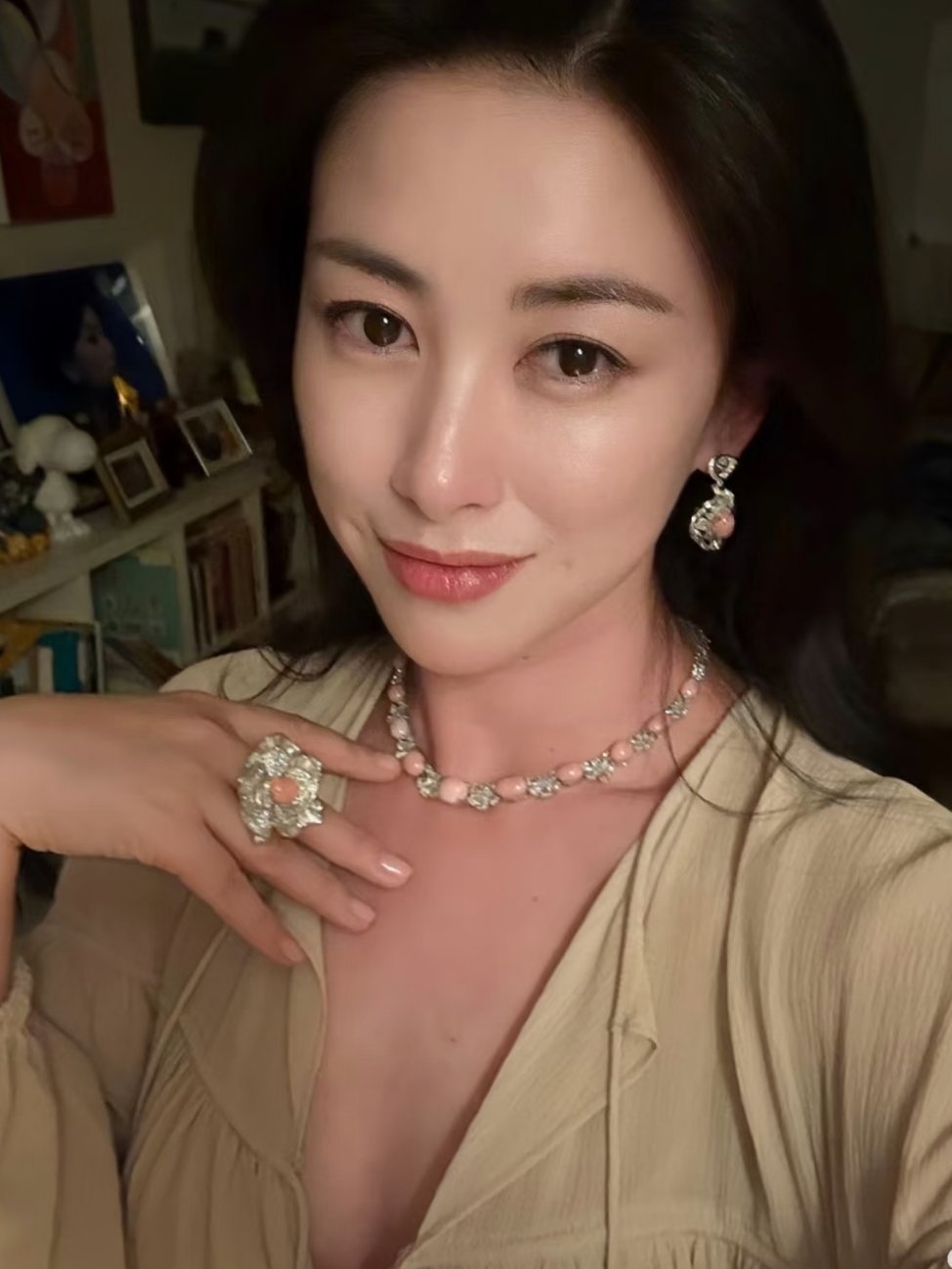 朱珠永远在减肥中身高166体重108的朱珠，身材已经这么标准啦，竟然还说永远在