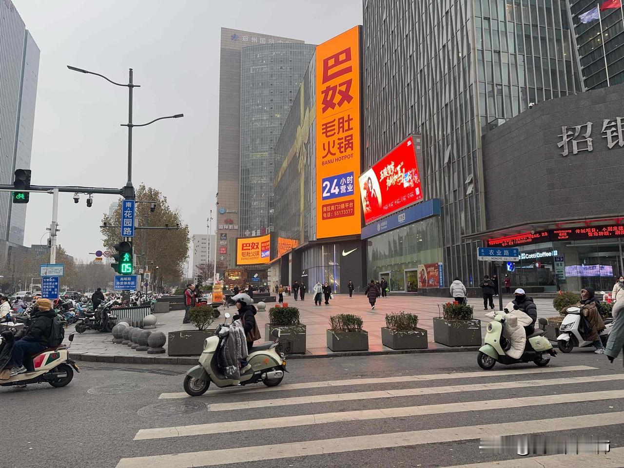 工作两年多了在职场上依旧不会人情世故，且没有眼力见。是我不合群，还是我太死