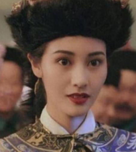 2008年，许晋亨非要娶李嘉欣进门，他老爸直接放话：你要是真娶了她，我400亿家