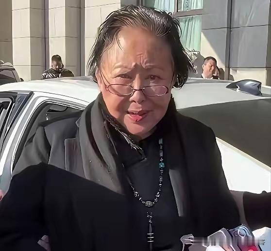 三婚丧偶、母子隔阂、晚年无依，戏骨斯琴高娃的半生浮沉与遗憾三任丈夫全走了，