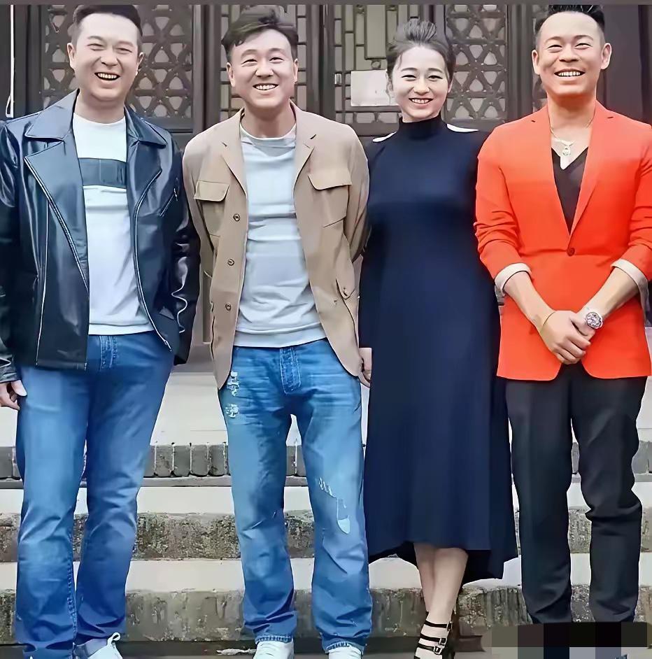 我敢打赌，能把这四位认出来的，绝对是非常了解娱乐圈的代表，我立即拜你为师！立贴为