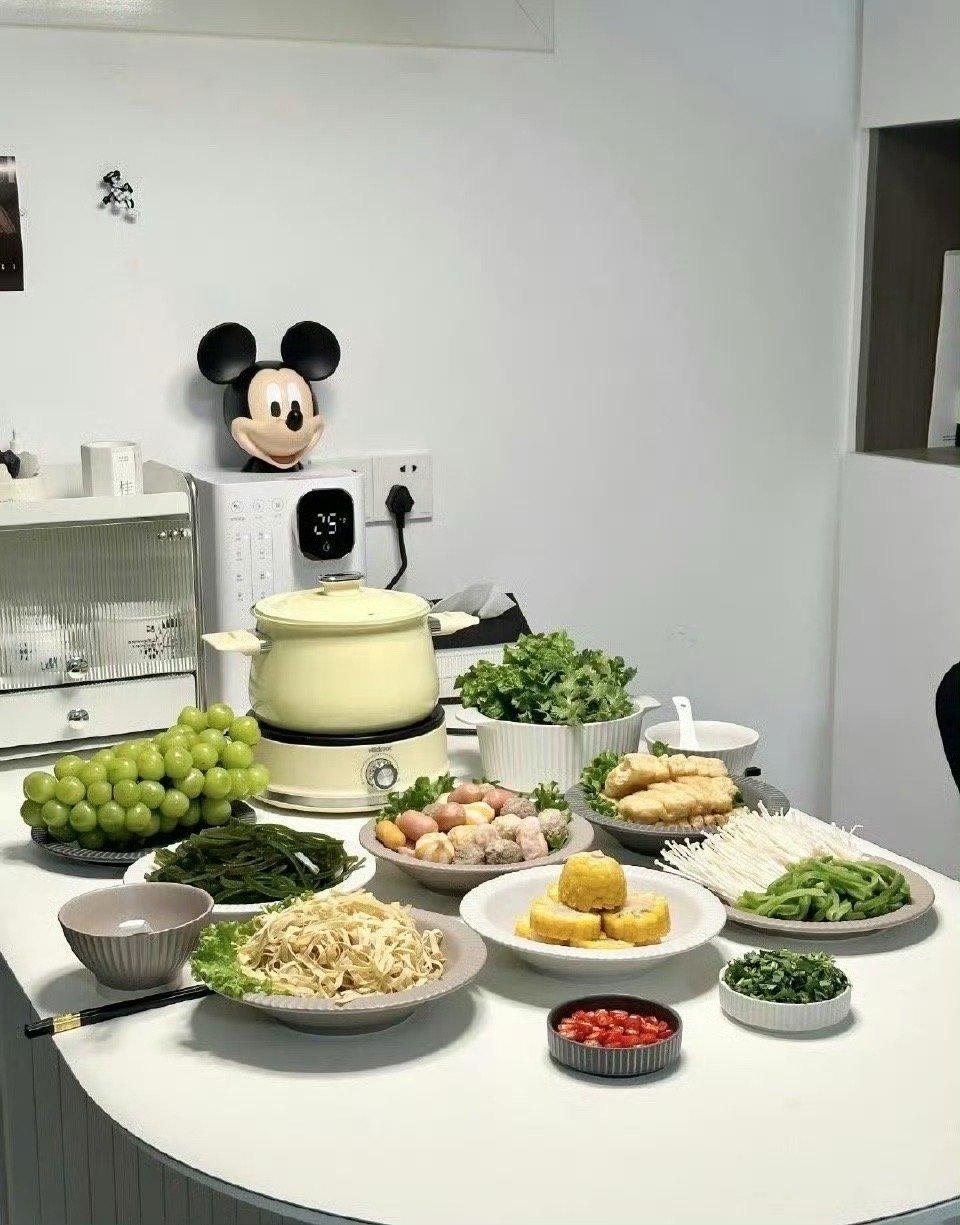 精心准备的火锅男朋友嫌没有肉……