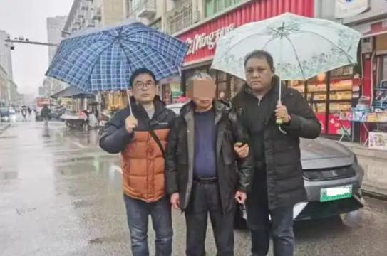 1982年5月，上海白茅岭监狱一名服刑人员趁田间劳动时脱逃，2024年2月，这名