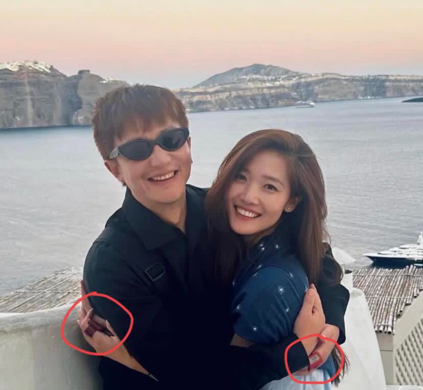 关于黄轩的女朋友的背景不查不知道一查吓一跳本以为她和黄轩在一起是为了