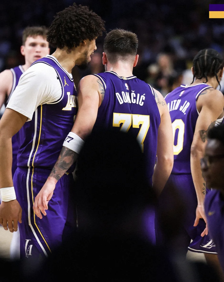 湖人以118-116击败马刺拿到五连胜。这场比赛东契奇的个人表现依旧十分炸裂，整