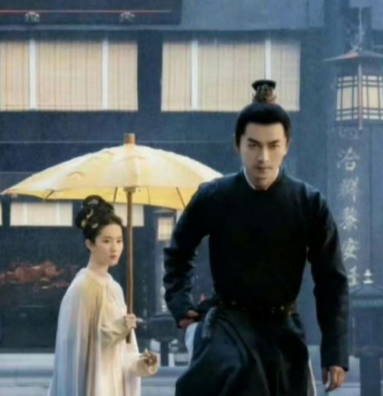 所以为什么当年大家只嘲笑与凤行是中年古偶，而不嘲笑梦华录呢？​​​