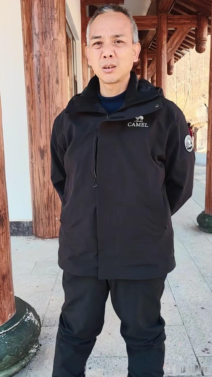 “老中医”对鞋垫藏有东西做了回应，第一，他没有下山；第二，没有亲属来探望过；第三