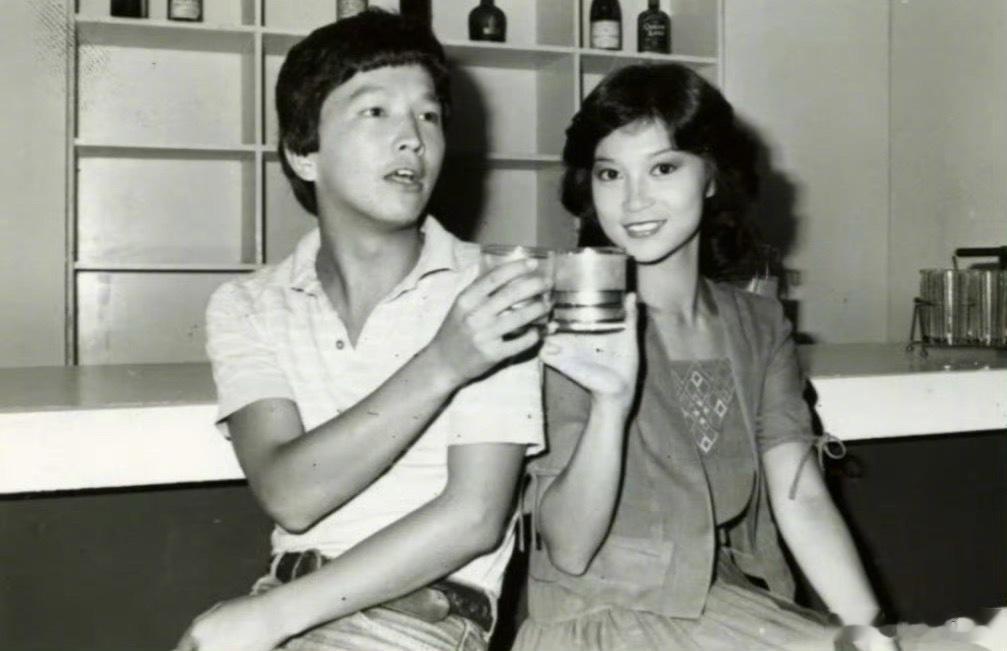 香港女演员陈敏儿去世，享年65岁。陈敏儿与廖启智一直是圈内的恩爱夫妻，廖启智于2