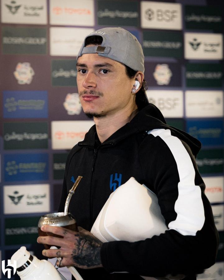 进球网：努涅斯对于利雅得新月签下本泽马感到不满，他认为自己没有受到尊重。据此前报