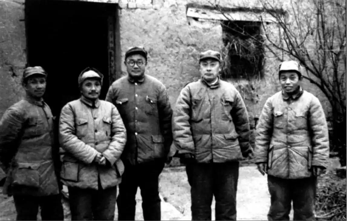 1969年，粟裕致电许世友：“老母亲在南京生活困难，请关照。”曾与粟裕多次争执的