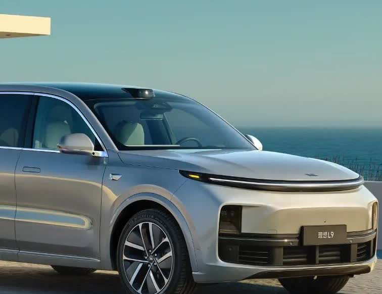 8月8日理想汽车CEO李想表示，某品牌雇佣水军恶意抹黑理想汽车。其