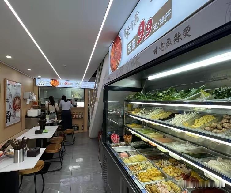 合伙开餐馆的二叔和侄子。赚了180万，二叔拿170万，侄子拿10万。侄子撤资不干