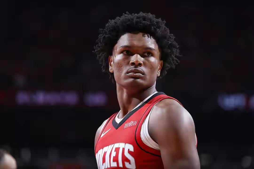 火箭三分雨轻取凯尔特人，起飞!三连胜，三分雨，篮板强，要啥有啥，火箭起飞!七人