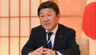 哈哈哈哈，日本人这次彻底懵逼了，中国对冲之鸟礁的反击，直接把日本主张的专属经济区