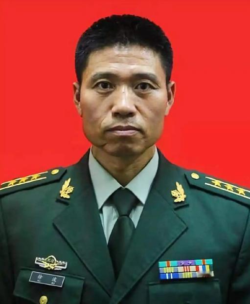 徐波.曾是武警北京总队雪豹突击队、副大队长武警十大忠诚卫士.魔鬼教头称号 2