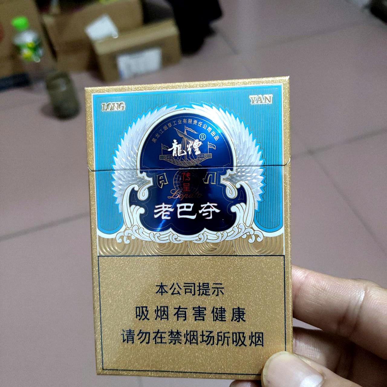 小姨子在酒吧上班，顺手给我了一包烟。我还是头一回见这种款式，拿在手里就觉得挺特