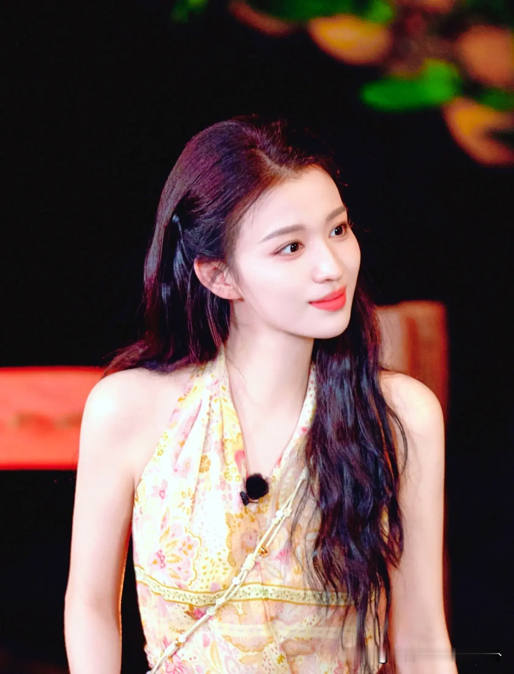 王楚然：我可以洗黄景瑜：洗的活已经排不上你了前面排三人王楚然：我也可以削皮白敬亭：让我两削王楚然萌愣