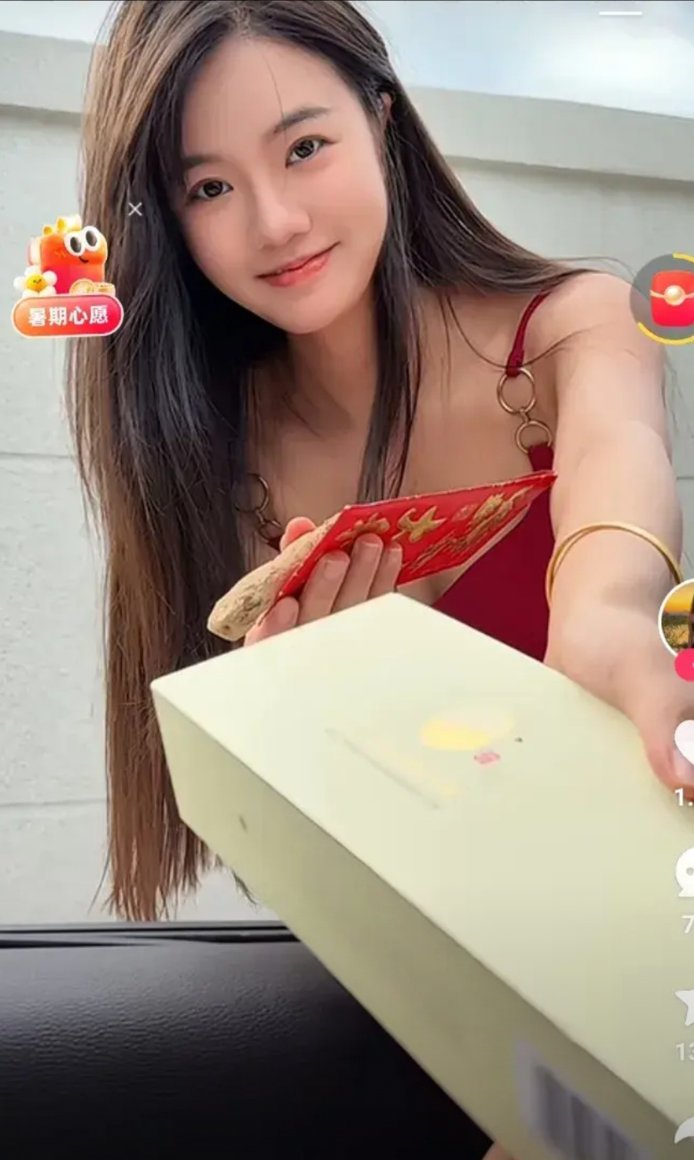 一个年轻漂亮的女孩吐槽，自己今年已经是29岁了还没结婚，经常都是被家里的人催婚了
