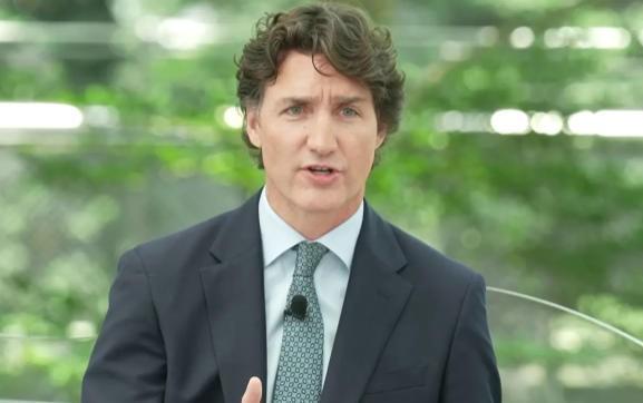 卸任的特鲁多直言：加拿大也不想找中国合作，都是美国逼得！当地时间4月23日，