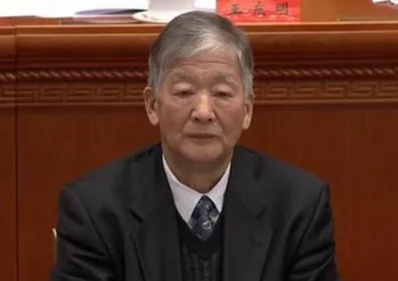 2004年6月30日晚，四川长虹传奇董事长倪润峰，与比尔·盖茨在北京吃了一顿饭，