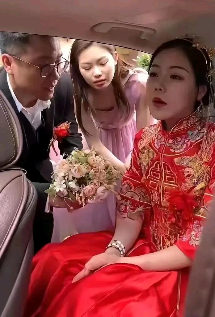 今天我弟结婚，新娘子要16000上车费，弟说回家拿，结果一去不回。新娘子下车